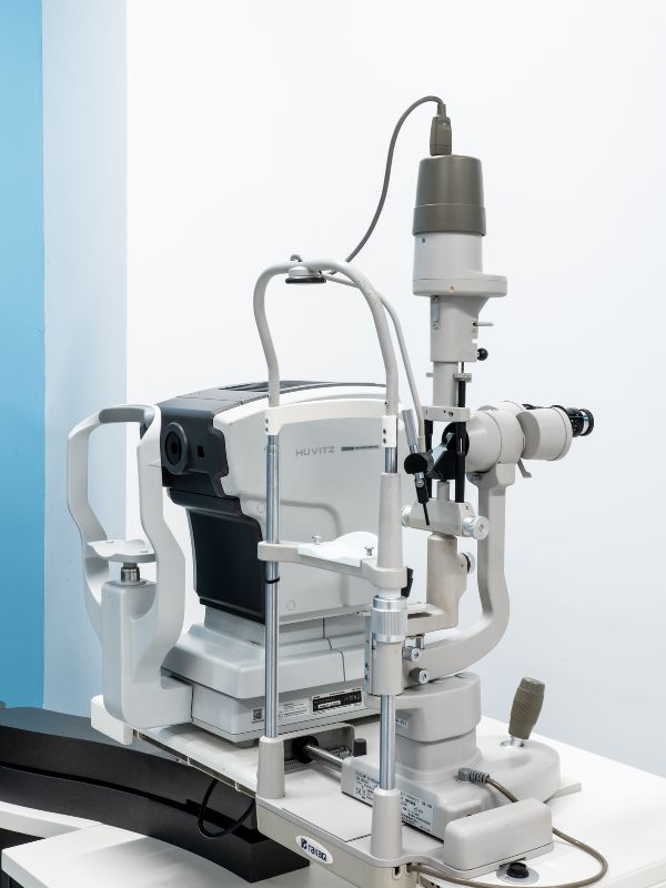 Autorefrattometro e lampada a fessura per la visita oculistica